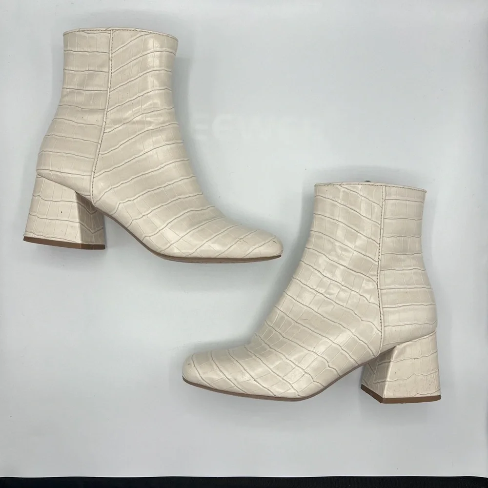 Steve‎ Madden Sz 6 1/2 Darma Beige White White Croc Embossed Booties Block Heel